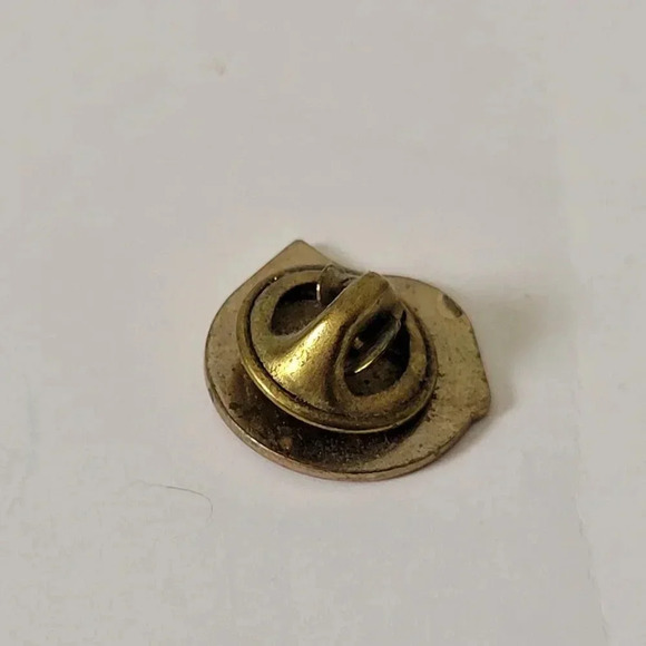 United Way Lapel Hat Pin Vintage Gold Tone 5/8" - Picture 2 of 2
